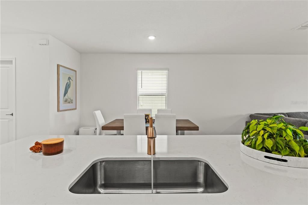 En Venta: $385,000 (5 camas, 2 baños, 2389 Pies cuadrados)
