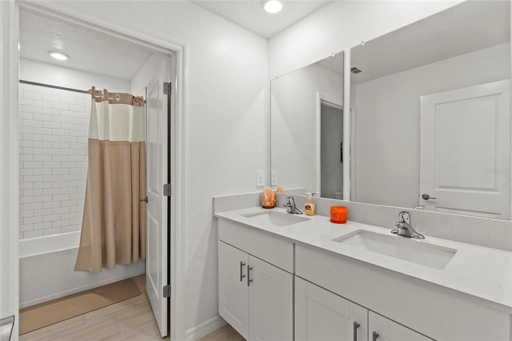 En Venta: $385,000 (5 camas, 2 baños, 2389 Pies cuadrados)