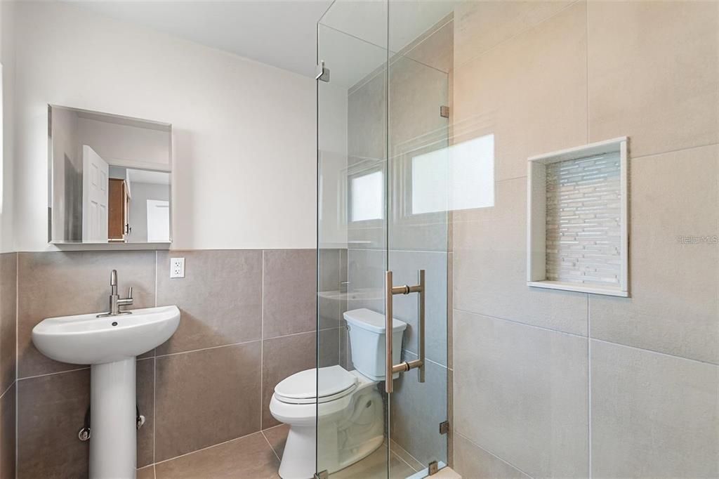 For Rent: $2,200 (2 beds, 2 baths, 1238 Square Feet)