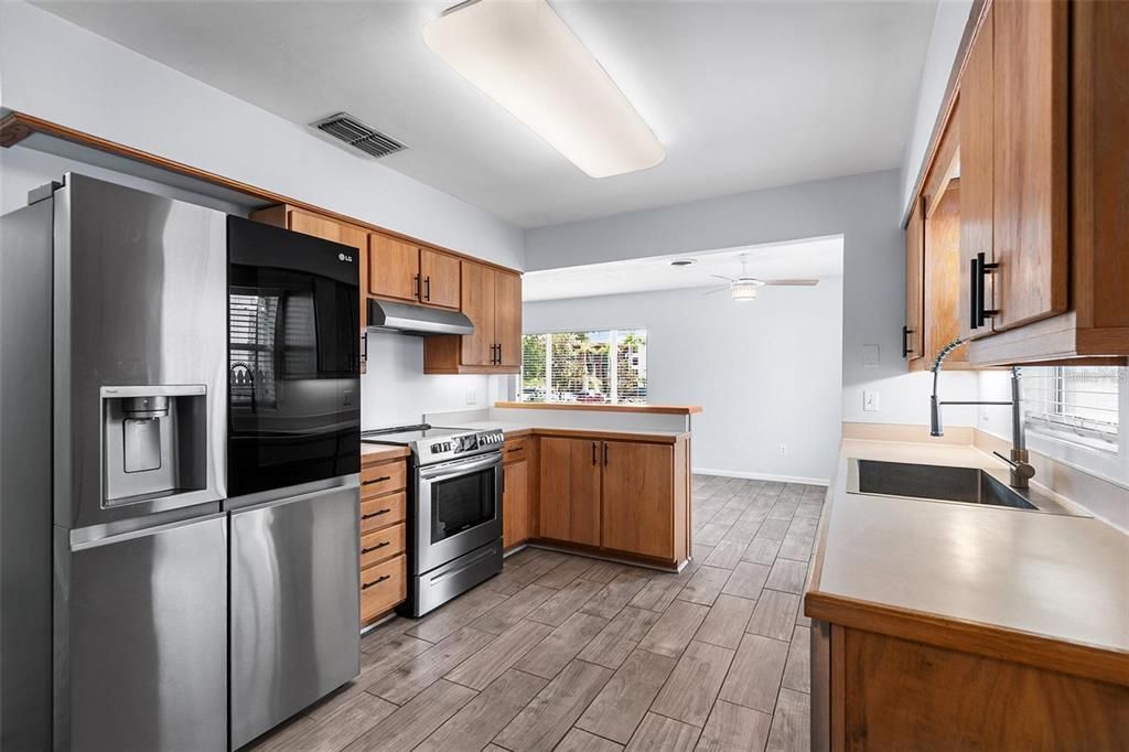 For Rent: $2,200 (2 beds, 2 baths, 1238 Square Feet)