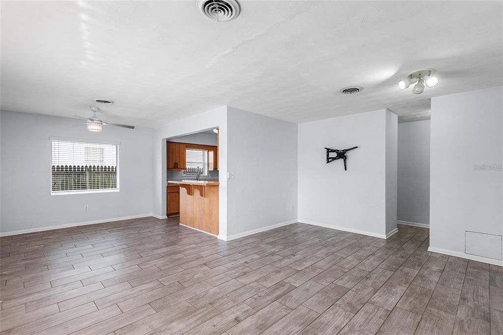 For Rent: $2,200 (2 beds, 2 baths, 1238 Square Feet)