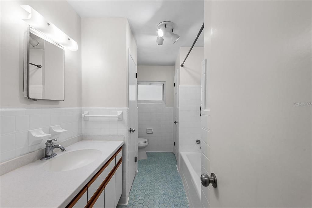 For Rent: $2,200 (2 beds, 2 baths, 1238 Square Feet)