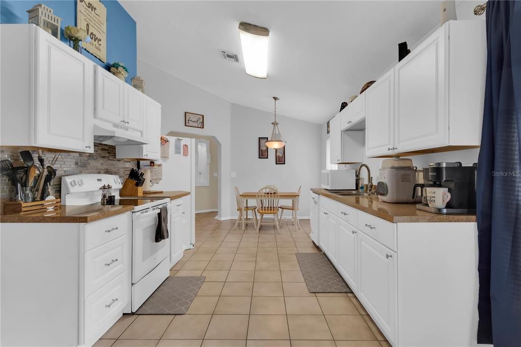 For Sale: $333,000 (3 beds, 2 baths, 1416 Square Feet)