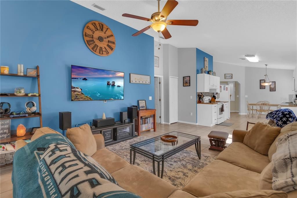 For Sale: $333,000 (3 beds, 2 baths, 1416 Square Feet)
