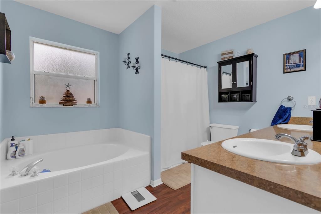 For Sale: $333,000 (3 beds, 2 baths, 1416 Square Feet)