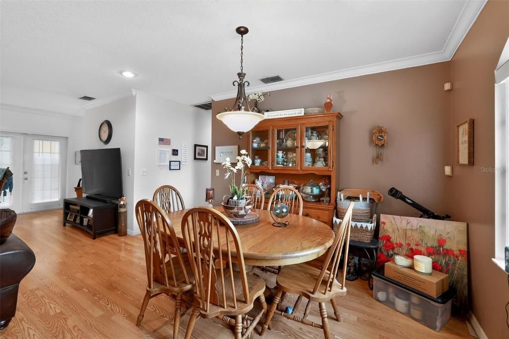 For Sale: $339,900 (3 beds, 2 baths, 1696 Square Feet)