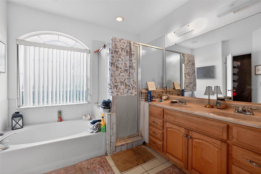 For Sale: $339,900 (3 beds, 2 baths, 1696 Square Feet)