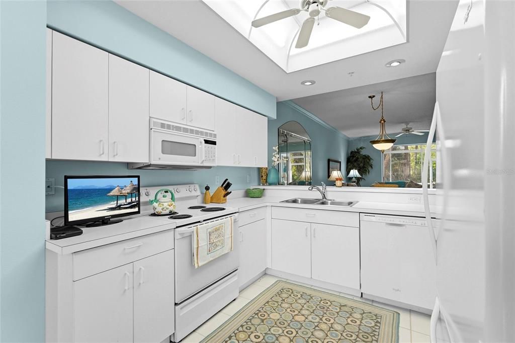 For Sale: $319,000 (2 beds, 2 baths, 1333 Square Feet)