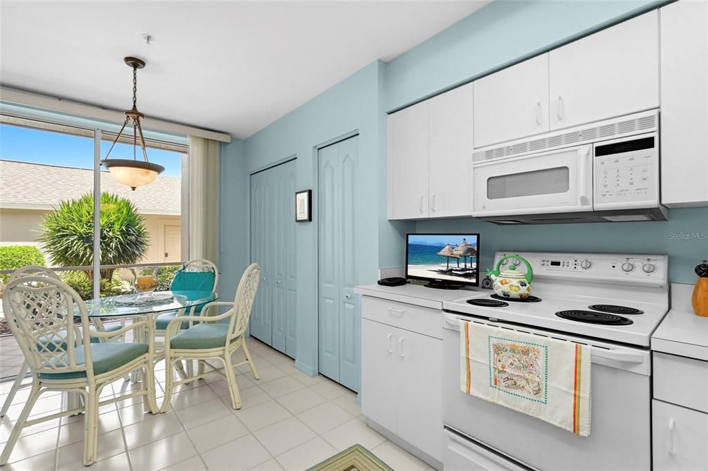 For Sale: $319,000 (2 beds, 2 baths, 1333 Square Feet)