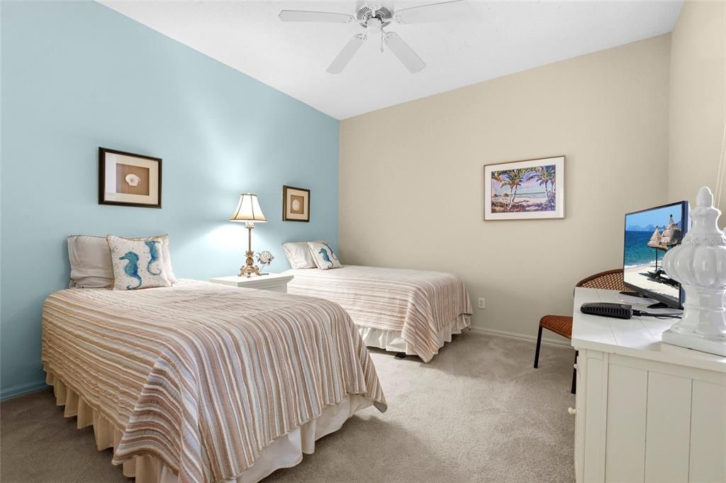 For Sale: $319,000 (2 beds, 2 baths, 1333 Square Feet)