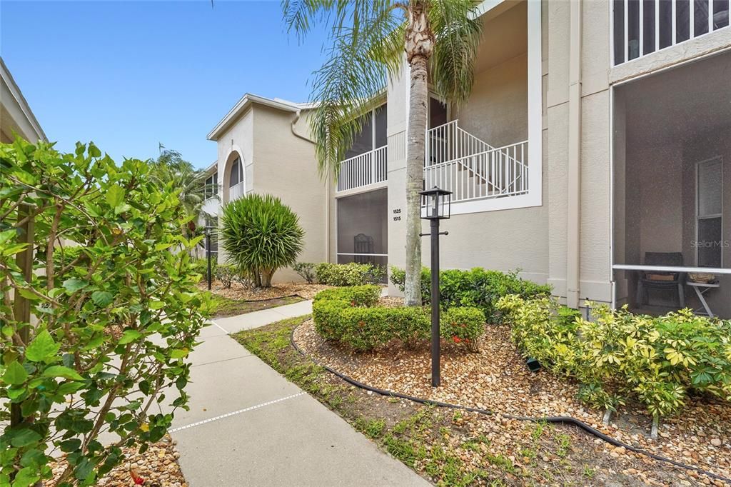 For Sale: $319,000 (2 beds, 2 baths, 1333 Square Feet)
