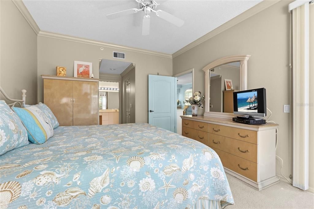 For Sale: $319,000 (2 beds, 2 baths, 1333 Square Feet)