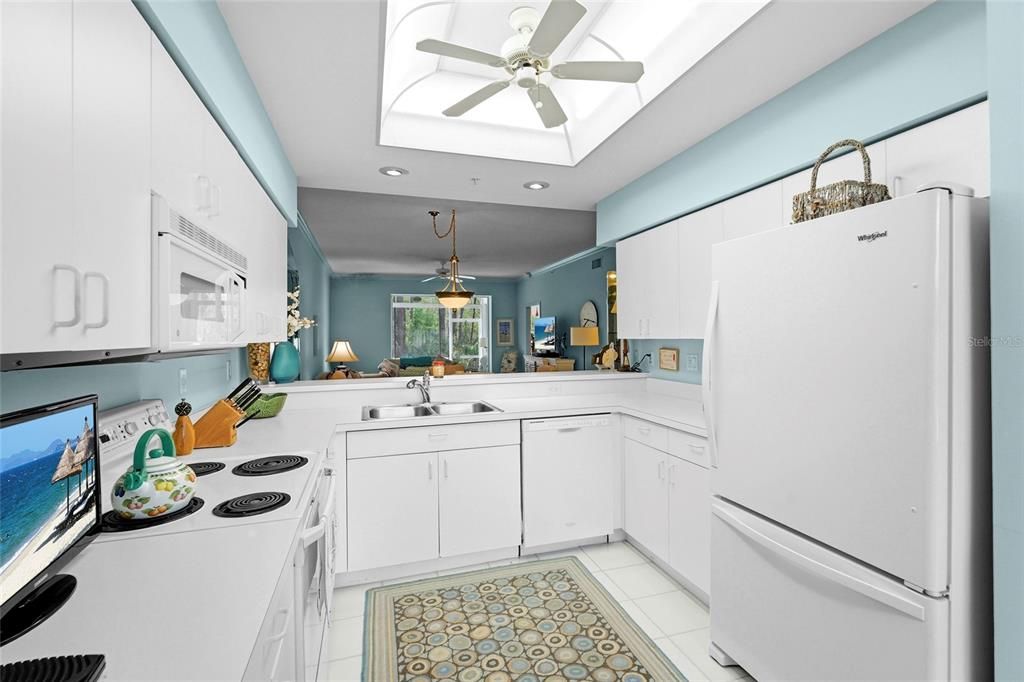 For Sale: $319,000 (2 beds, 2 baths, 1333 Square Feet)