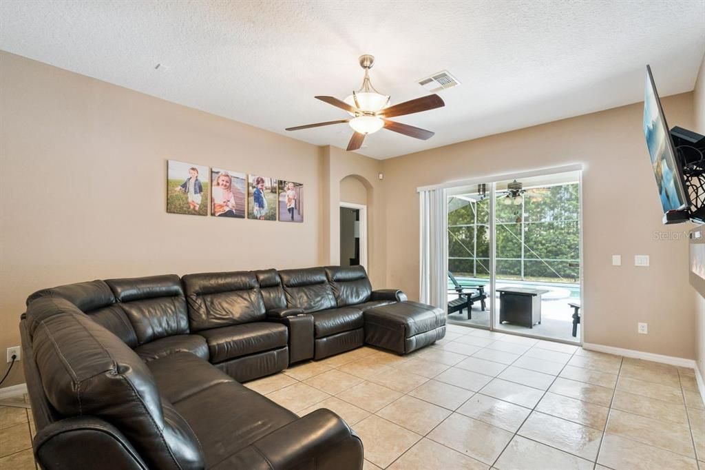 For Sale: $639,000 (4 beds, 3 baths, 2818 Square Feet)