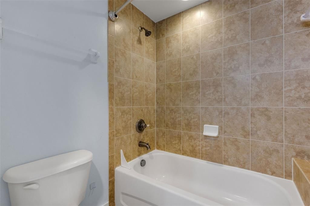 For Sale: $309,900 (1 beds, 1 baths, 860 Square Feet)