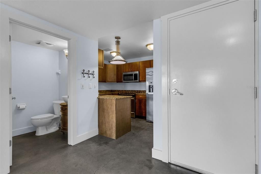 For Sale: $309,900 (1 beds, 1 baths, 860 Square Feet)