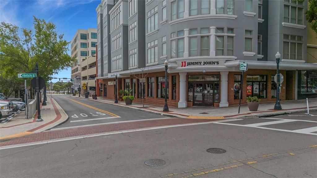 For Sale: $309,900 (1 beds, 1 baths, 860 Square Feet)