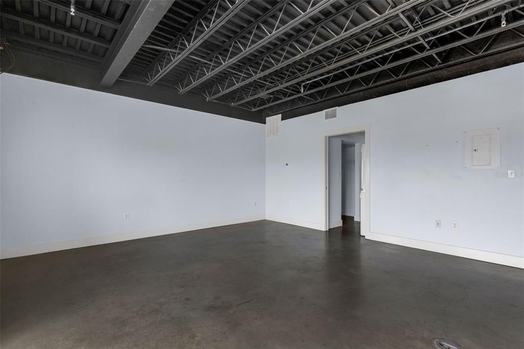 For Sale: $309,900 (1 beds, 1 baths, 860 Square Feet)