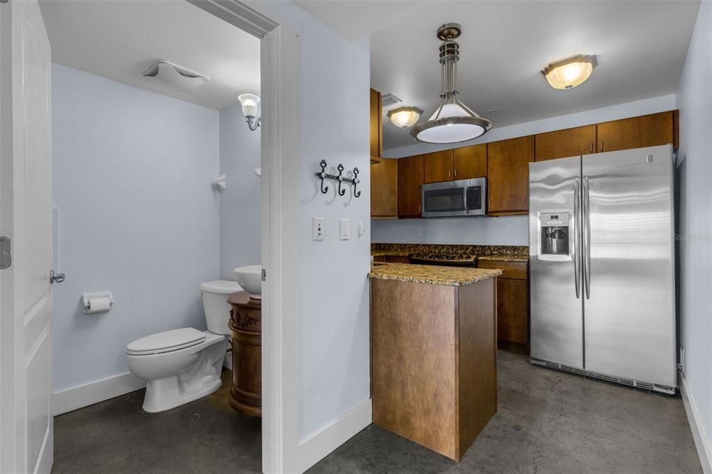 For Sale: $309,900 (1 beds, 1 baths, 860 Square Feet)