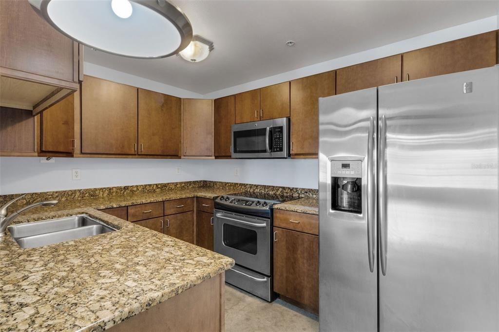 For Sale: $309,900 (1 beds, 1 baths, 860 Square Feet)
