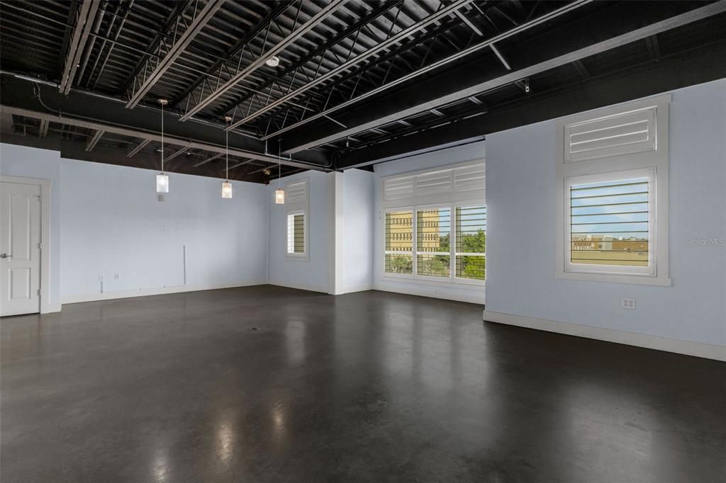 For Sale: $309,900 (1 beds, 1 baths, 860 Square Feet)