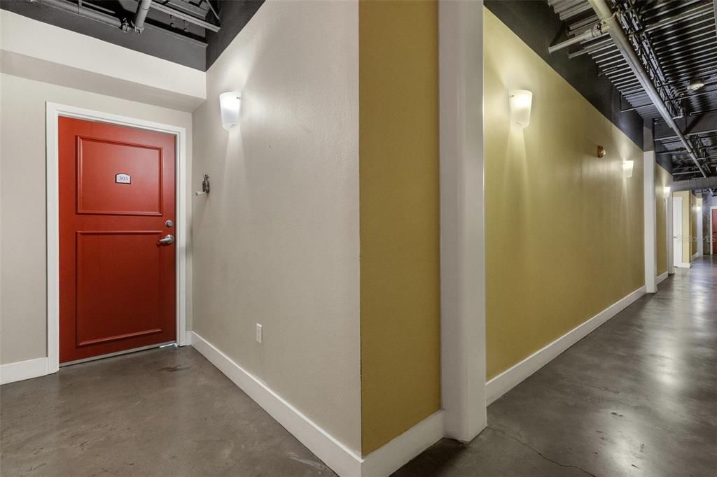 For Sale: $309,900 (1 beds, 1 baths, 860 Square Feet)