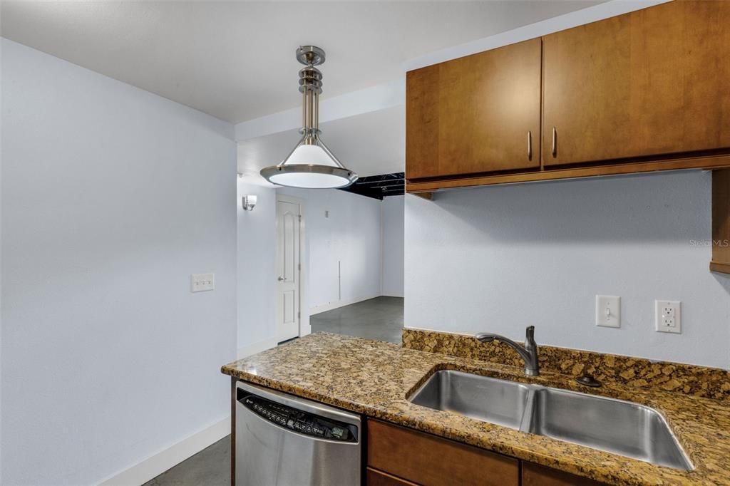 For Sale: $309,900 (1 beds, 1 baths, 860 Square Feet)