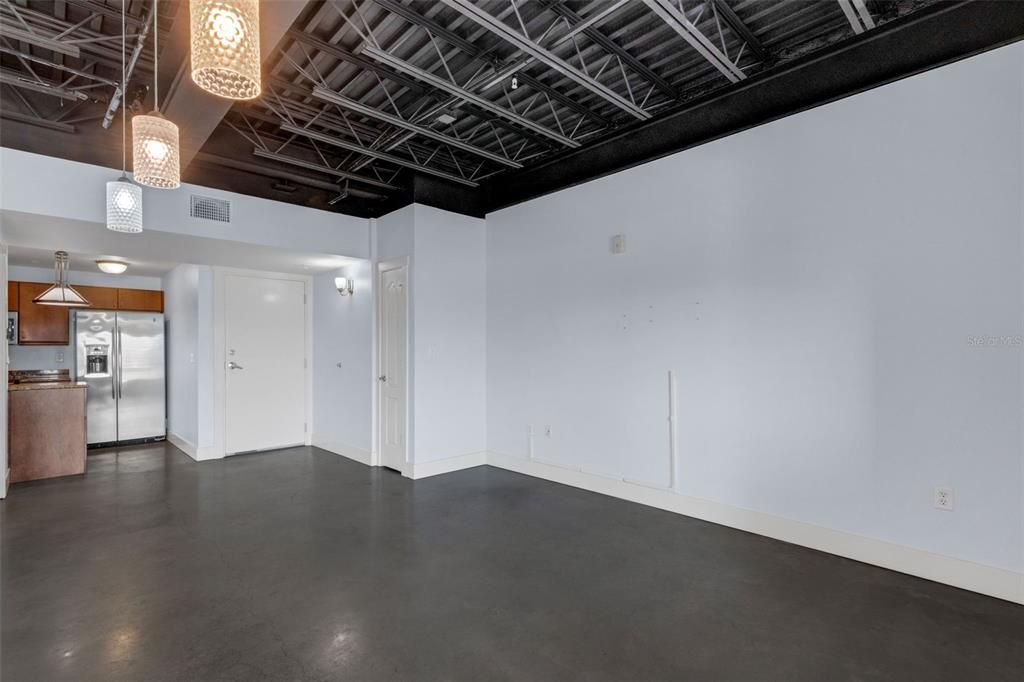 For Sale: $309,900 (1 beds, 1 baths, 860 Square Feet)