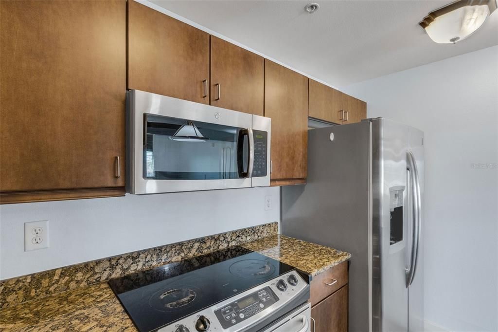 For Sale: $309,900 (1 beds, 1 baths, 860 Square Feet)