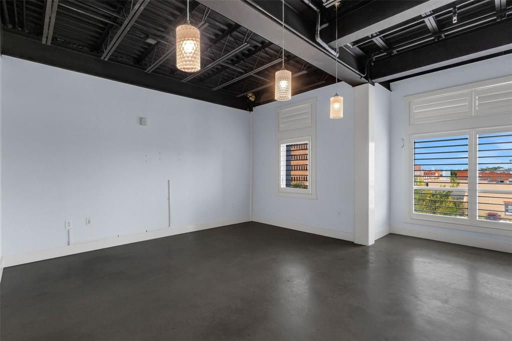 For Sale: $309,900 (1 beds, 1 baths, 860 Square Feet)