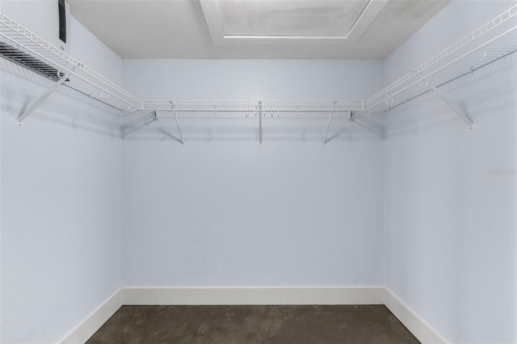 For Sale: $309,900 (1 beds, 1 baths, 860 Square Feet)