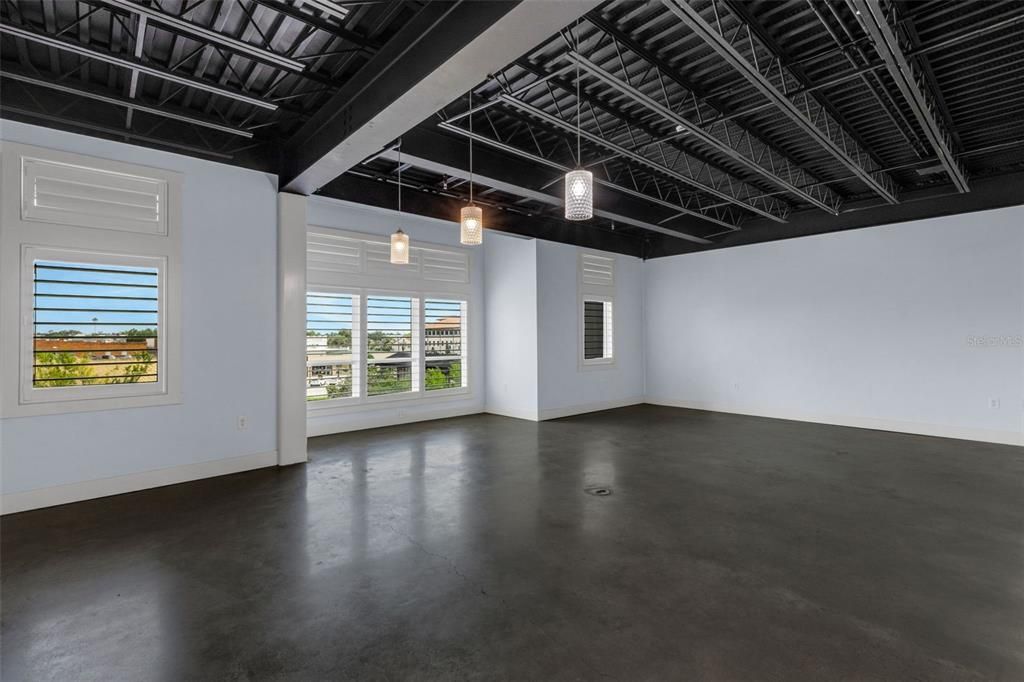 For Sale: $309,900 (1 beds, 1 baths, 860 Square Feet)
