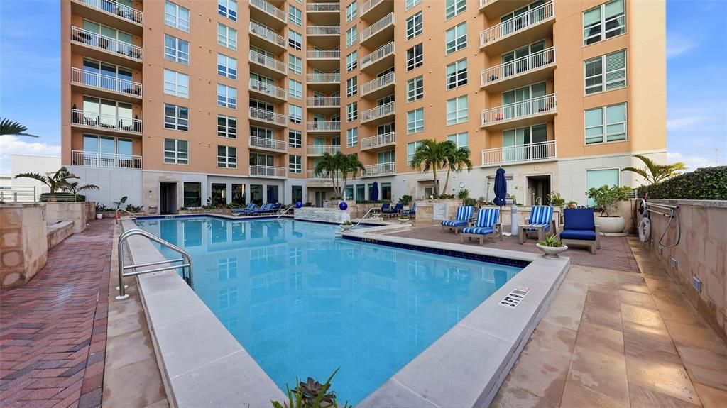 For Rent: $5,250 (2 beds, 2 baths, 1165 Square Feet)