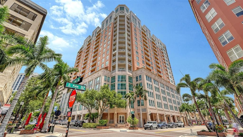For Rent: $5,250 (2 beds, 2 baths, 1165 Square Feet)