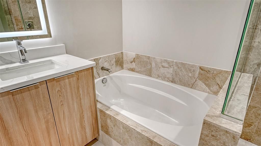 For Rent: $5,250 (2 beds, 2 baths, 1165 Square Feet)
