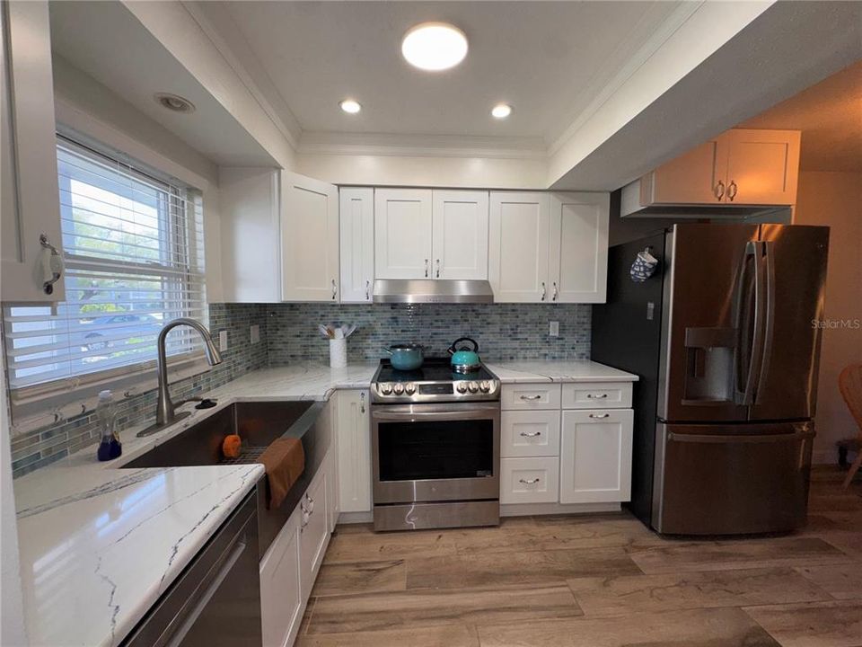 For Rent: $1,800 (2 beds, 2 baths, 951 Square Feet)