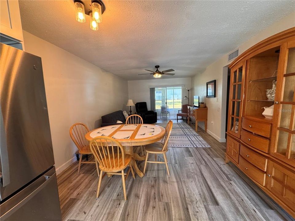 For Rent: $1,800 (2 beds, 2 baths, 951 Square Feet)