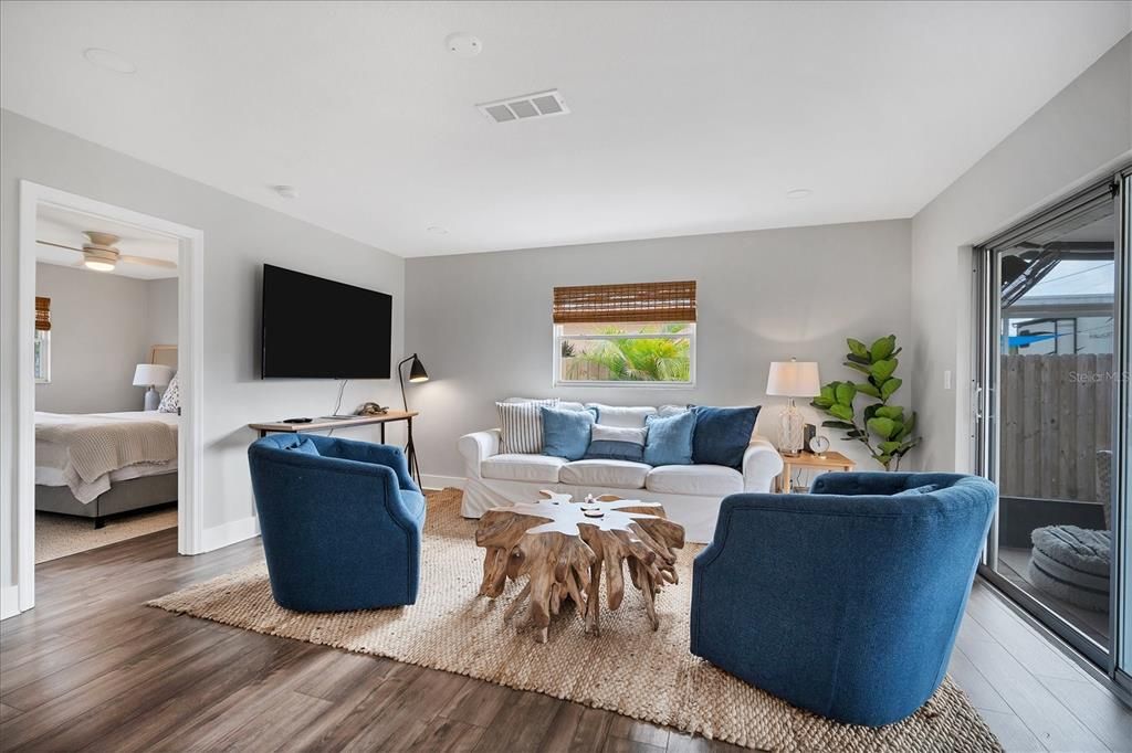 For Sale: $595,000 (3 beds, 2 baths, 1140 Square Feet)