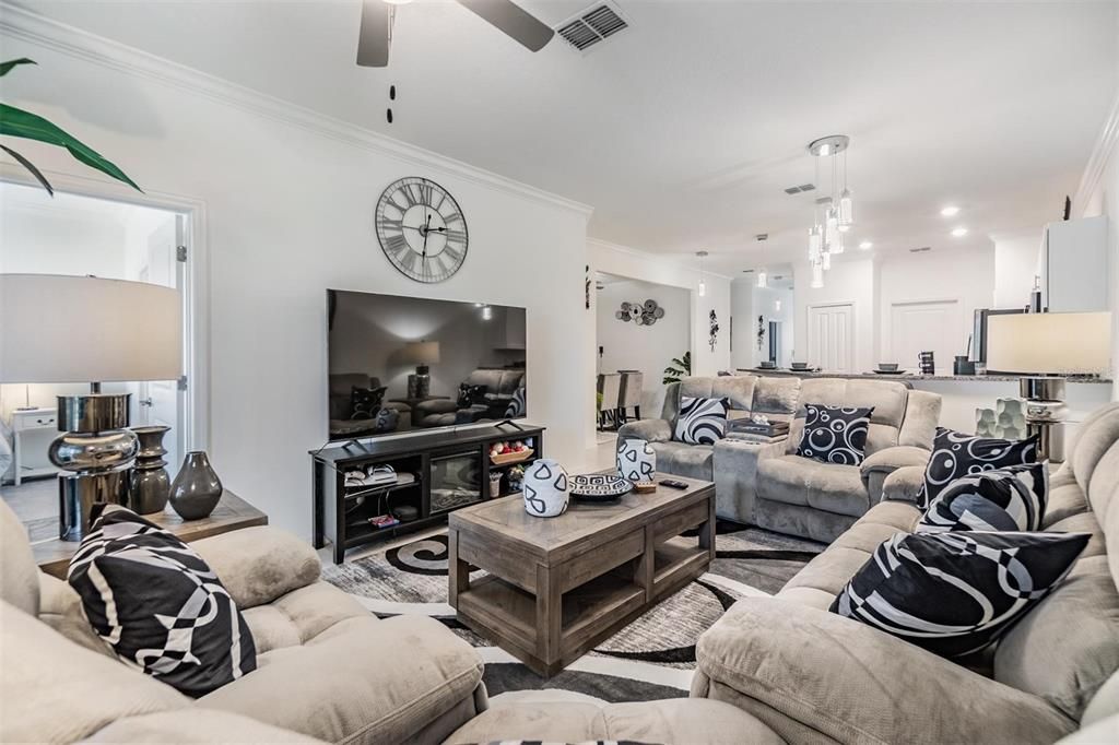 For Sale: $235,000 (2 beds, 2 baths, 1413 Square Feet)