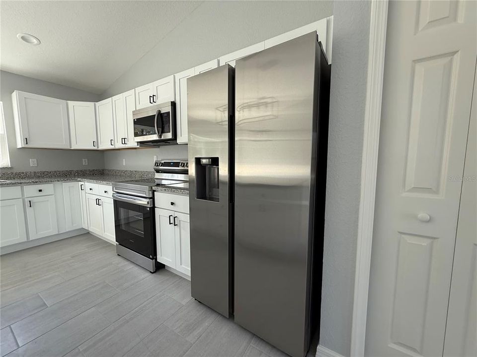 Active With Contract: $248,900 (3 beds, 2 baths, 1380 Square Feet)