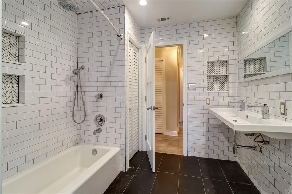 В аренду: $3,500 (4 спален, 2 ванн, 2340 Квадратных фут)