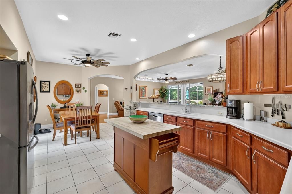 For Sale: $515,000 (3 beds, 2 baths, 1864 Square Feet)
