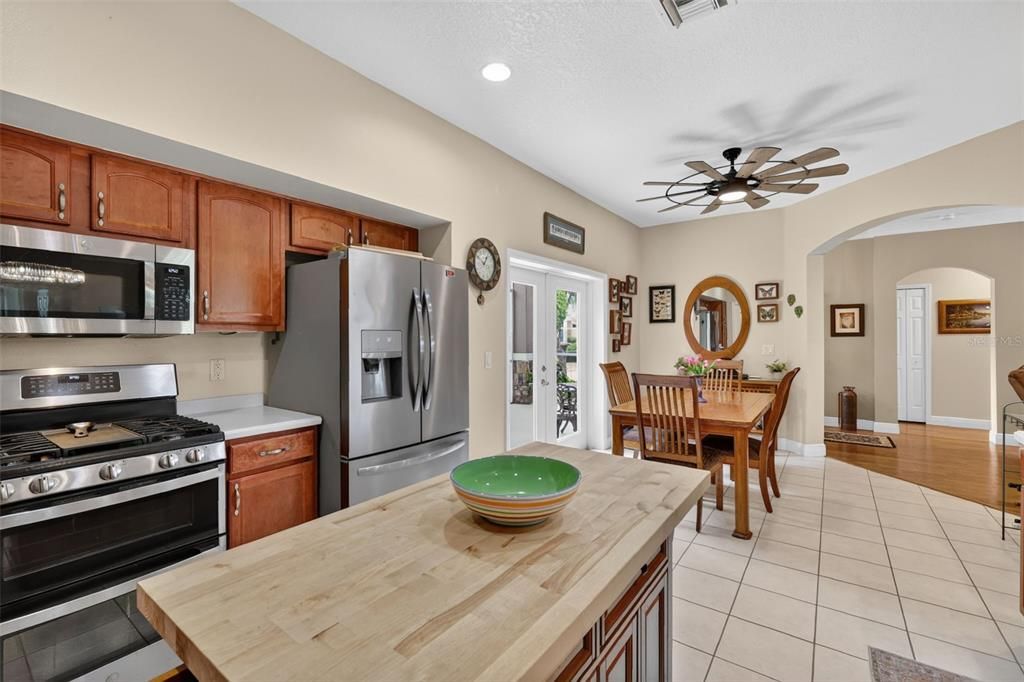 For Sale: $515,000 (3 beds, 2 baths, 1864 Square Feet)