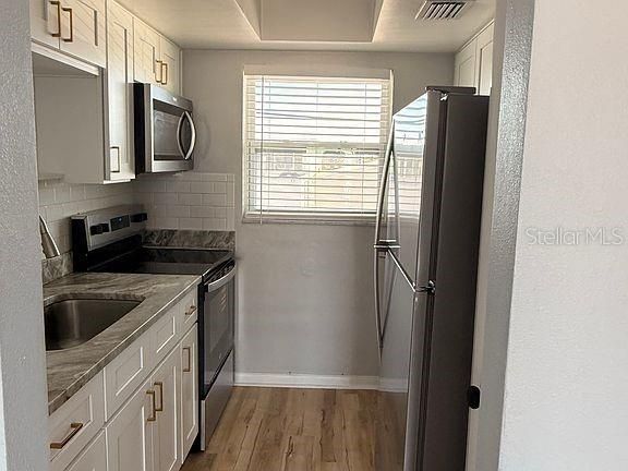 For Rent: $1,450 (2 beds, 1 baths, 750 Square Feet)