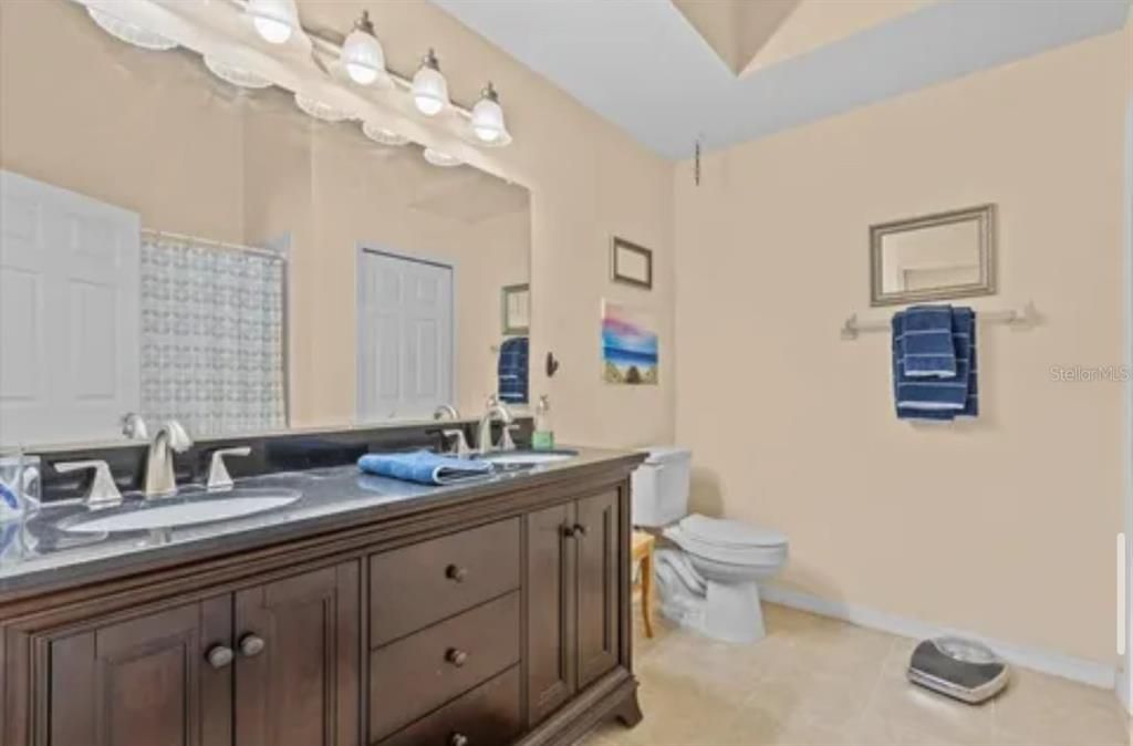 В аренду: $2,900 (5 спален, 2 ванн, 1801 Квадратных фут)