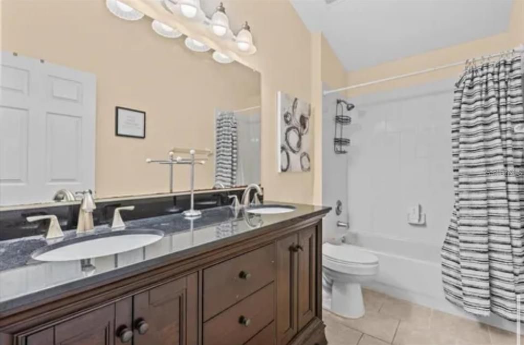 В аренду: $2,900 (5 спален, 2 ванн, 1801 Квадратных фут)