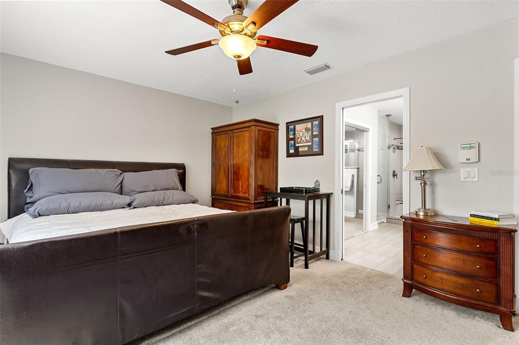 For Sale: $399,999 (3 beds, 3 baths, 1757 Square Feet)