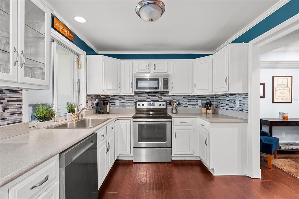 For Sale: $399,999 (3 beds, 3 baths, 1757 Square Feet)