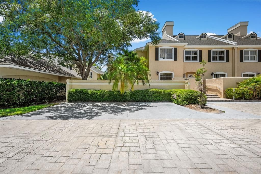 For Sale: $399,999 (3 beds, 3 baths, 1757 Square Feet)