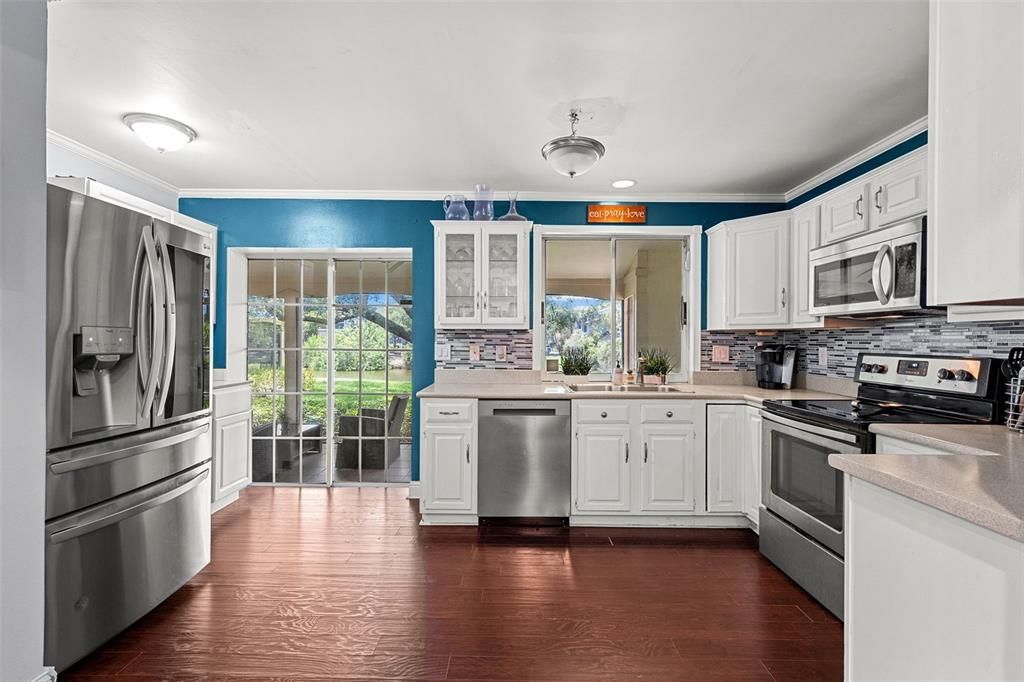 For Sale: $399,999 (3 beds, 3 baths, 1757 Square Feet)